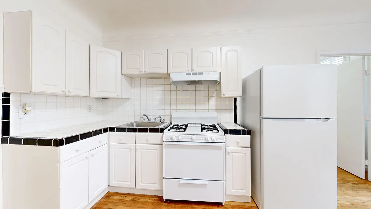 Building Photo - 670 Ofarrell St #34