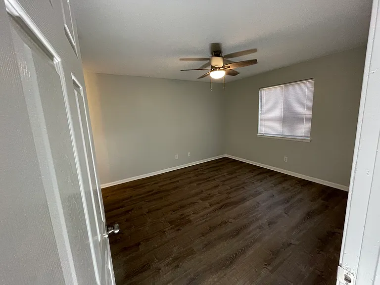 719 Green St #301 — Photo 7