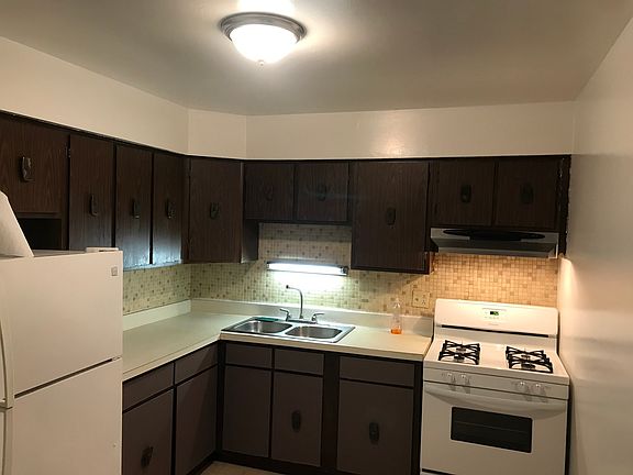 4th image of 1627 W Touhy Ave APT 202