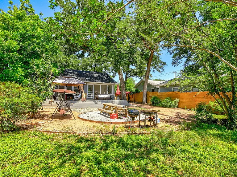 3111 Robinson Ave — Photo 18