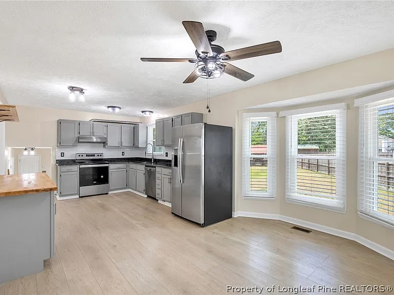1931 Daphne Cir — Photo 8