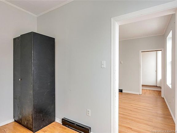 5th image of 291 Charlotte St #289