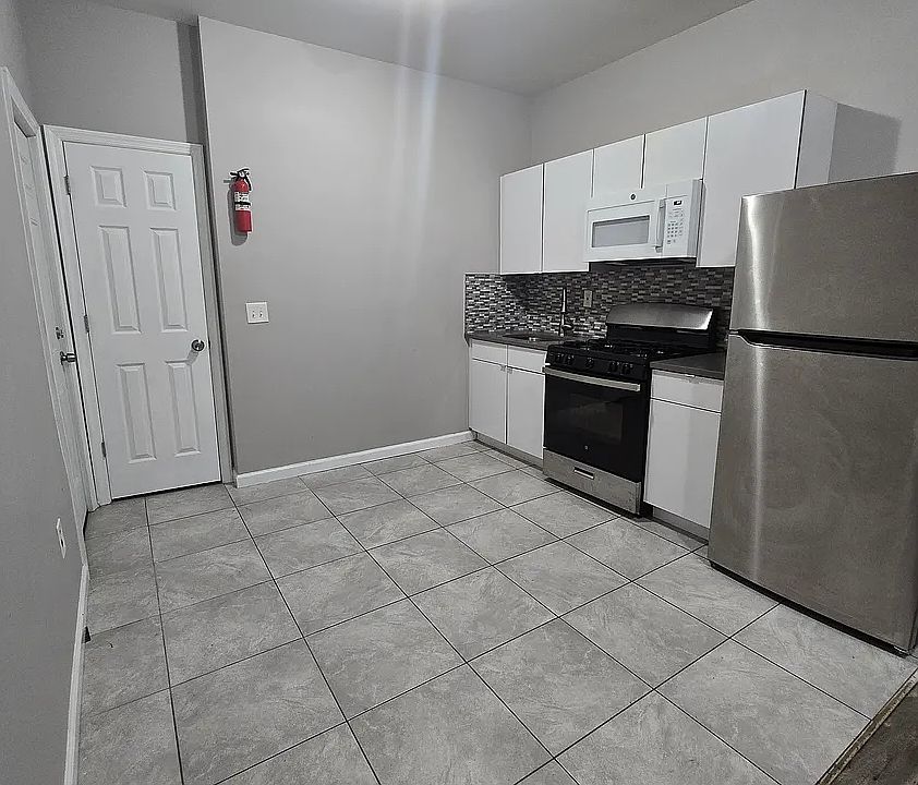 1st image of 300 Halsted St #5