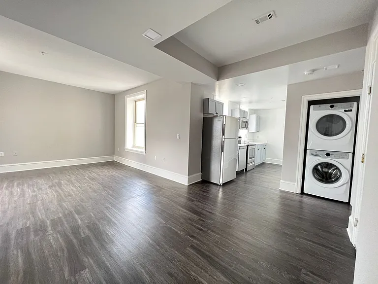 306 W Franklin — Photo 16