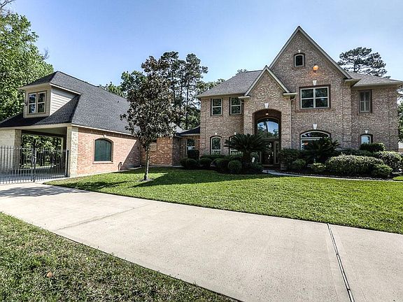 Located at the end of a quiet street with a total of 8 homes. Easy access to 1960 and W. lake Housto