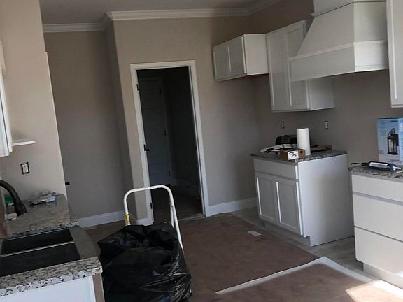 3rd image of 416 Holland Springs Dr