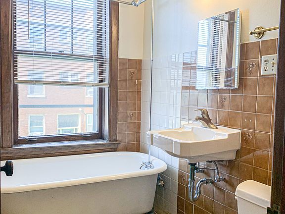 3rd image of 1479-95 N Farwell Ave #13847609