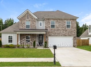 4410 McSwain Dr, Horn Lake, MS 38637