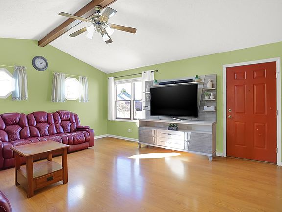 4th image of 505 Louise Dr