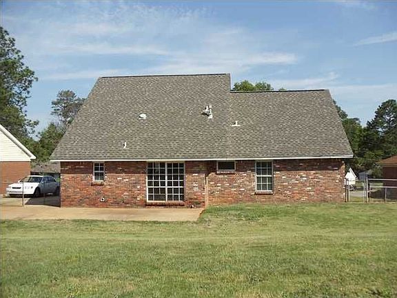 3rd image of 2909 Woodforest Ln