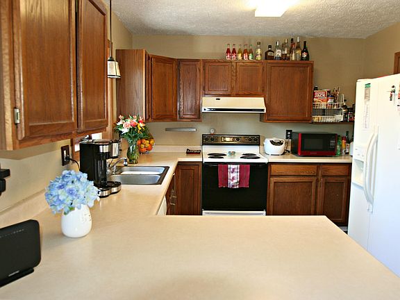 3rd image of 3642 Arapaho Dr