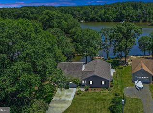 1112 S Glebe Rd, Montross, VA 22520