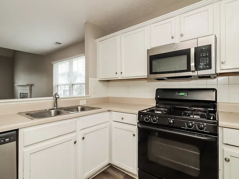 100 Saint Ann Cir — Photo 10