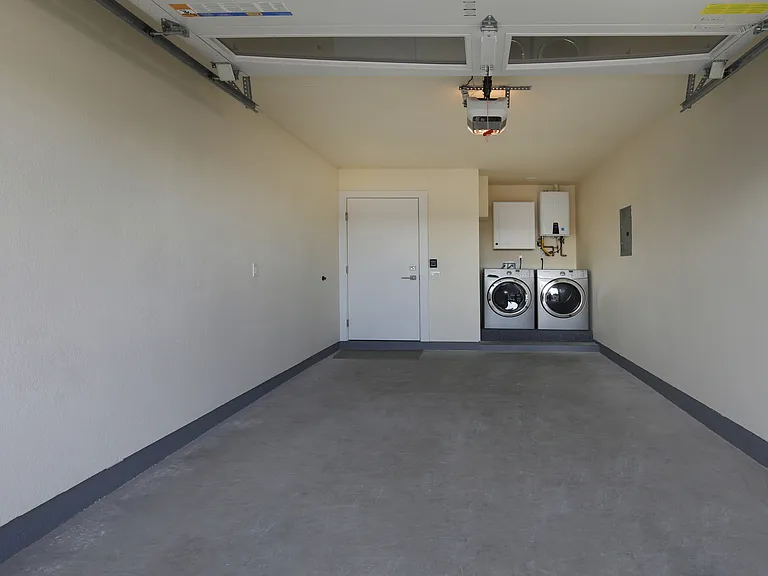 925 Hermes Ave — Photo 13