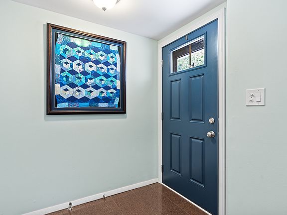 3rd image of 142 Berkshire Dr