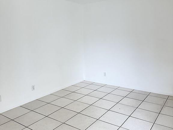 4th image of 807 NW 24th St APT 16