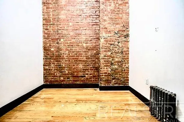 Rented by Real Street Inc | media 11