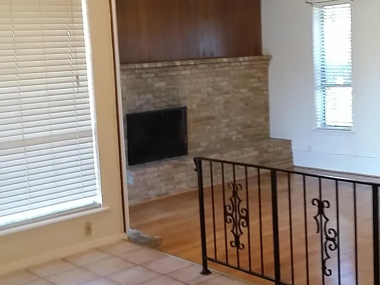 2115 Blossom Ln — Photo 17