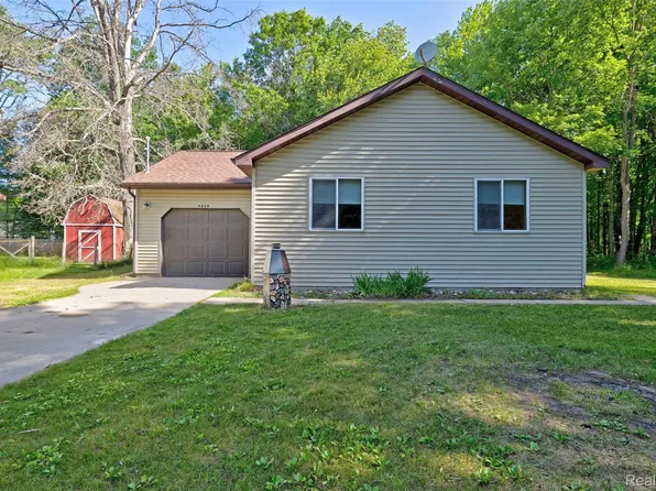 6250 Woodland Dr, Lake, MI 48632
