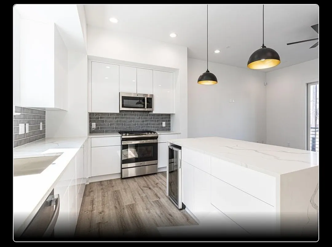 Building Photo - 2404 Hadley Ave #A