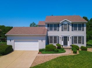 106 Shorewood Dr, Bloomington, IL