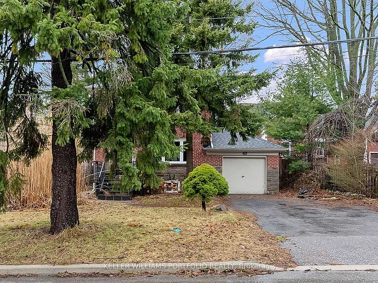 40 Scarboro Cres — Photo 1