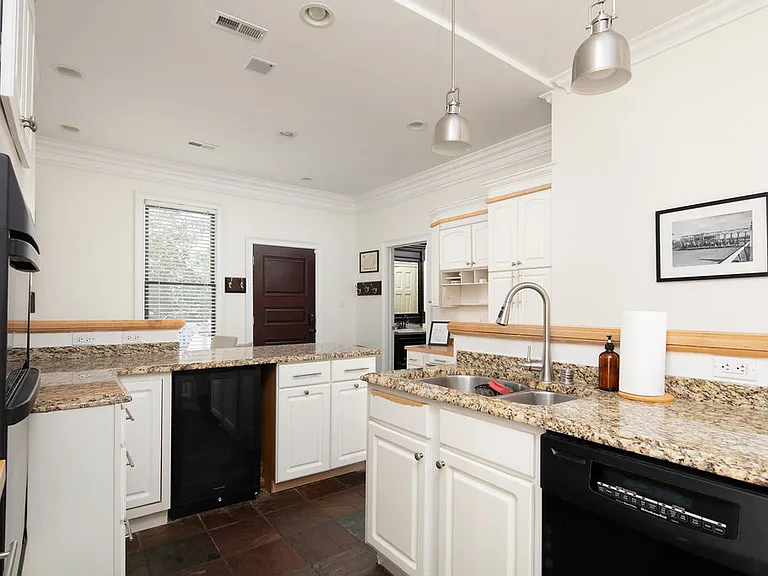 847 W High St — Photo 9