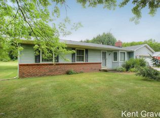 9933 Summit Ave NE, Rockford, MI 49341