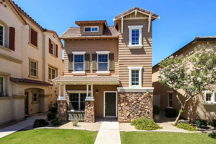 3 bed, 3.0 bath, 1576 sqft, $1,970 — Photo 1
