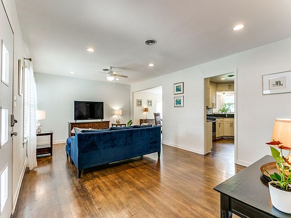 5th image of 727 Robinhood Pl