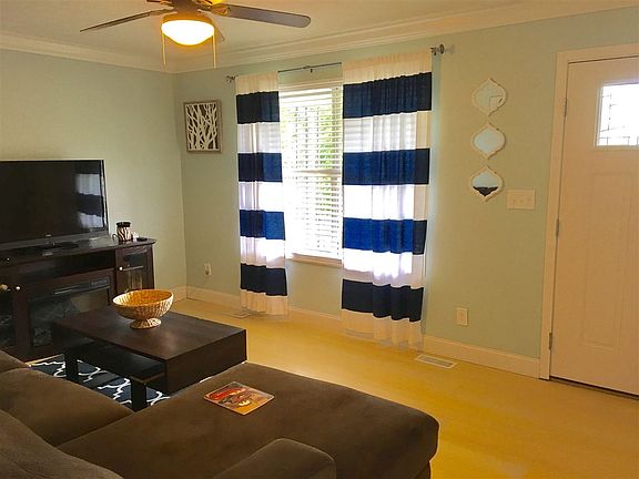2nd image of 1114 Railroad Ave