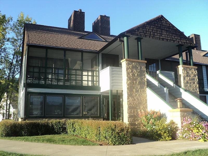 1st image of 459 Lake St #201