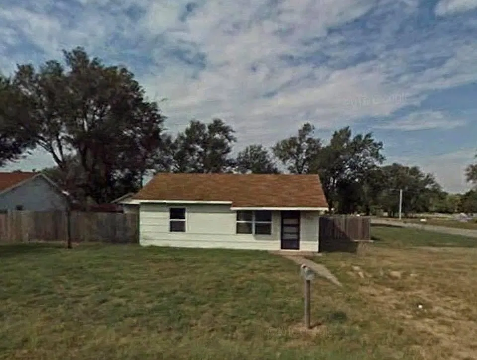 2 bed, 720 sqft, $700 — Photo 1