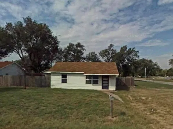 1303 S Elm St, Hutchinson, KS 67501