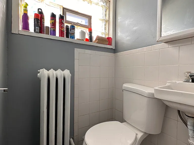 1515 E 19th St #3 — Photo 4