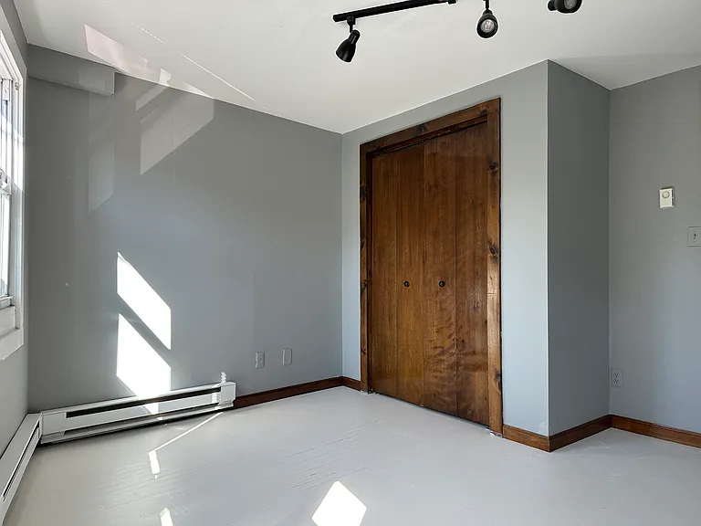 89 Vineyard Ave #2 — Photo 2