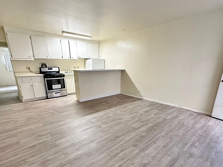 380 Euclid Ave. — Photo 7