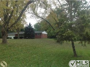 1474 E Gunn Rd, Rochester, MI 48306