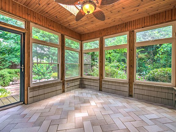 5th image of 10904 Woodford Bend Way