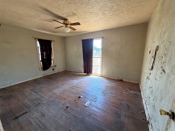 4th image of 2217 Nina Maria St