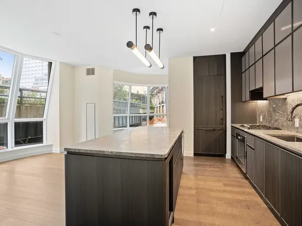 515 West 18th Street image 2 of 17