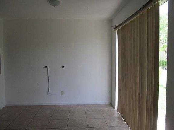 A1601Y7_Dining room