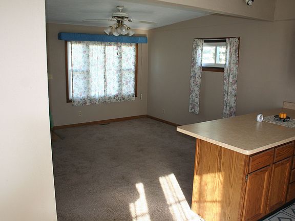 3rd image of 1111 Evans Ave