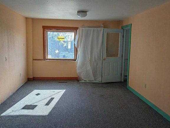 5th image of 207 Broadway St S