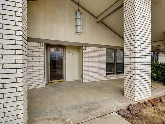 5th image of 1601 Camelot Ln
