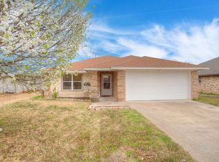 120 Chisolm Trail Ct, Springtown, TX 76082