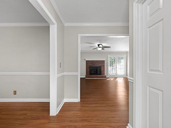 5th image of 703 Princess Ct