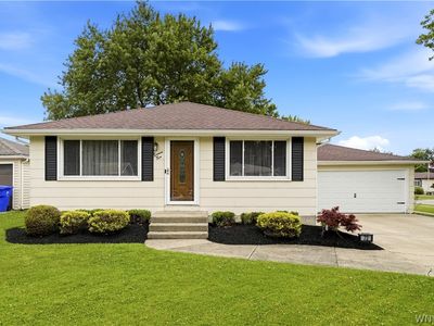 72 Greenmeadow Dr, West Seneca, NY, 14224