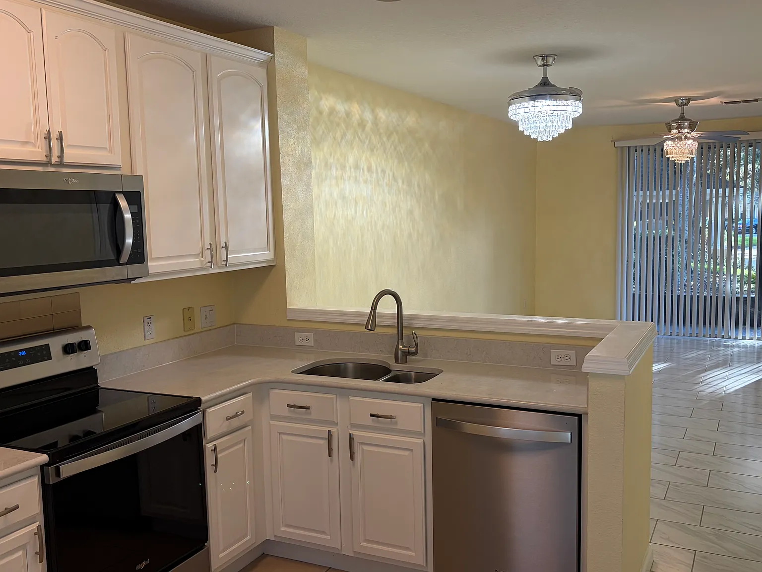 2 bed, 1138 sqft, $1,900 — Photo 3