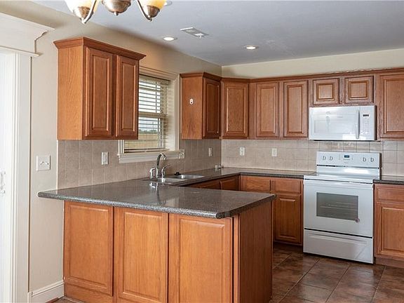 5th image of 837 Baker St NW